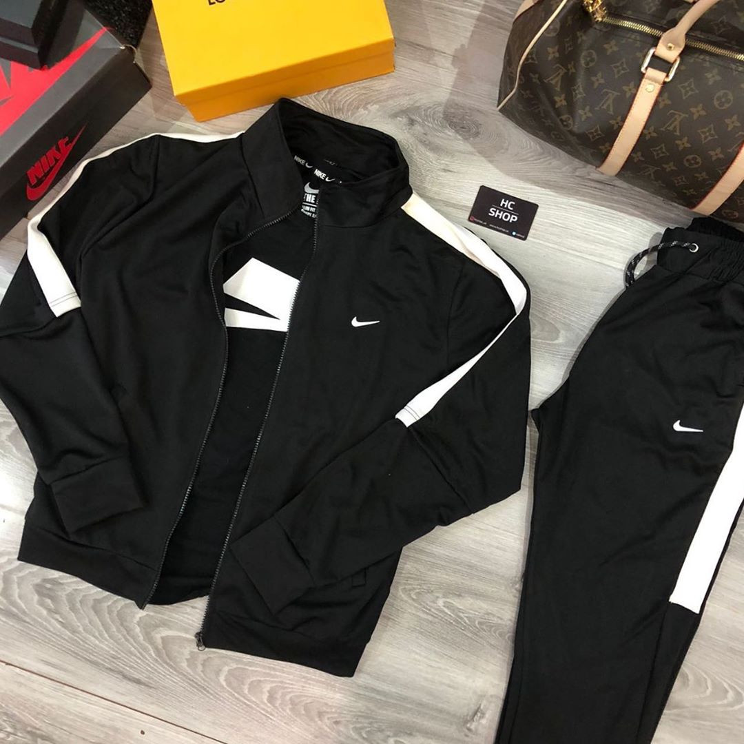 Спортивный комплект Nike