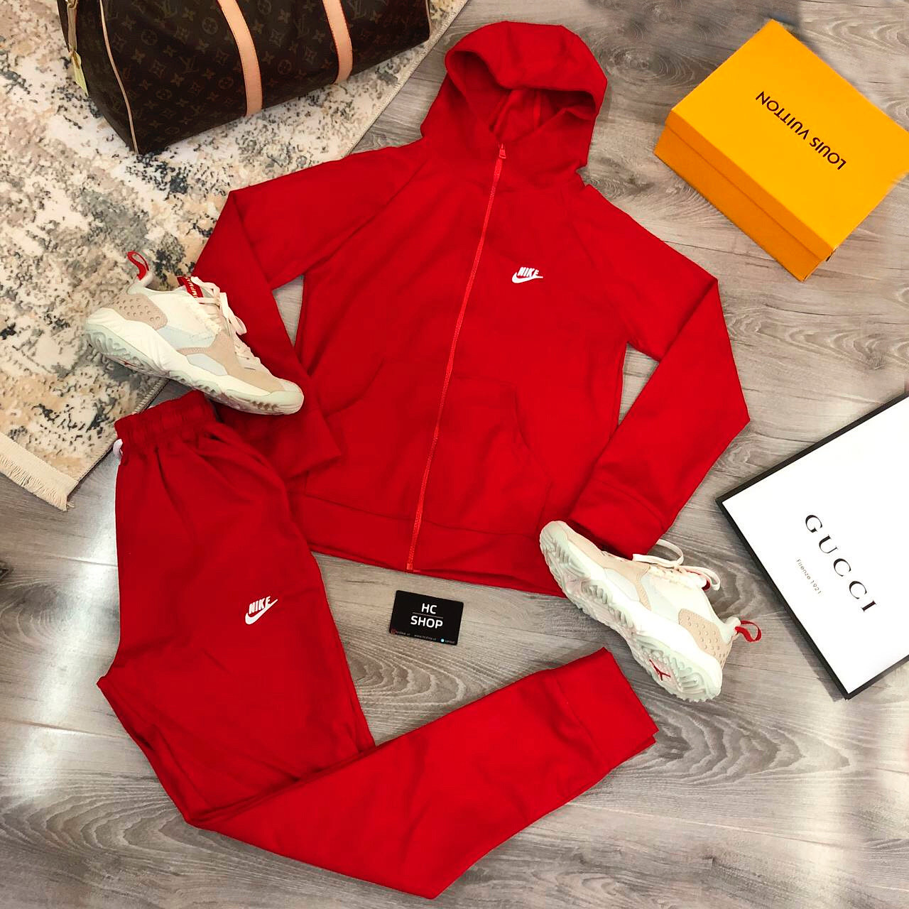 Спортивный красный комплект Nike