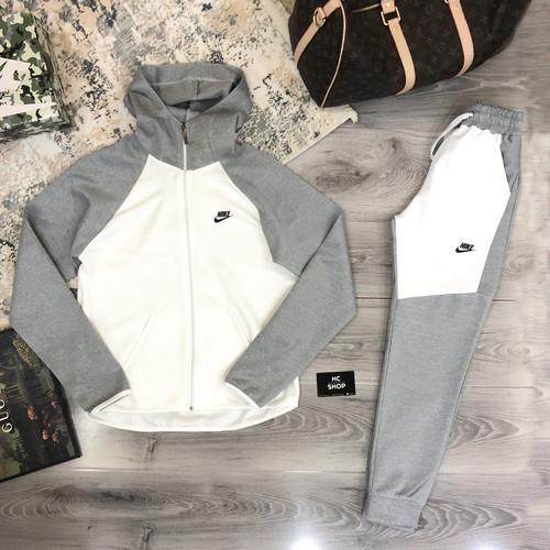 Спортивный комплект серо-белый Nike